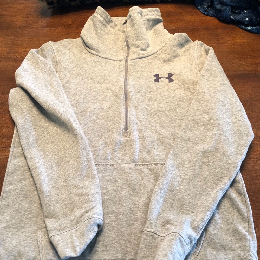Women’s undersrmour sweatshirt size m